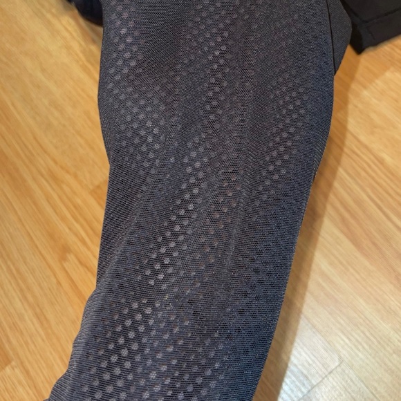 Lululemon leggings with mesh detailing - Picture 4 of 4
